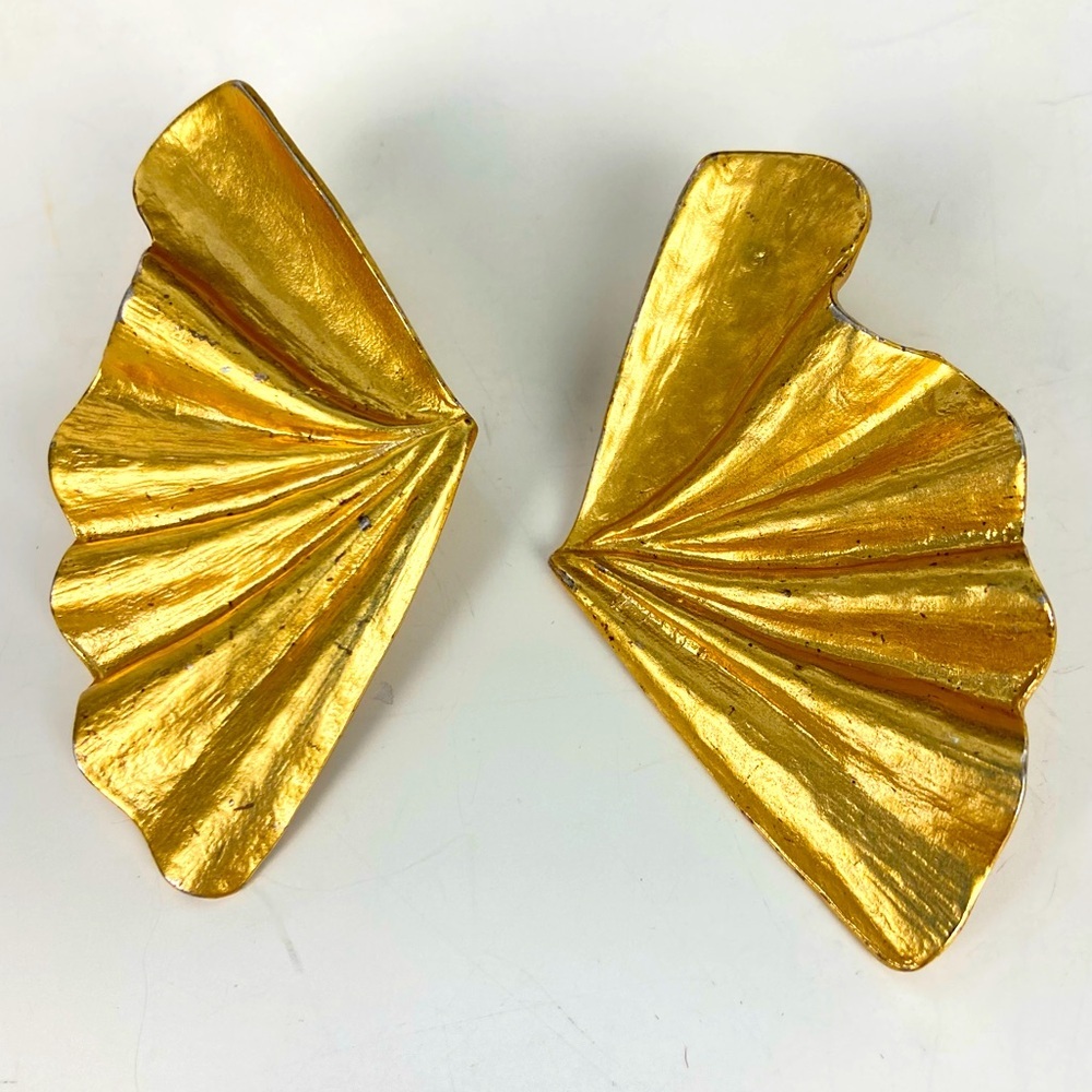 Gold Shell Earrings - Picture 7 of 9